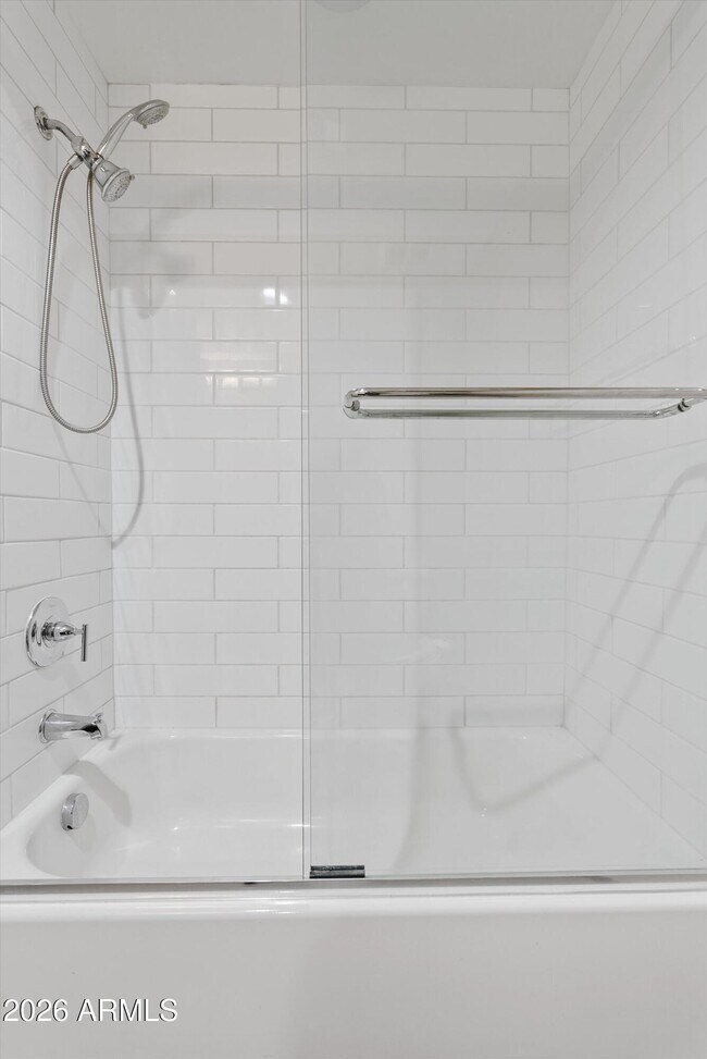 Building Photo - 4805 N Woodmere Fairway