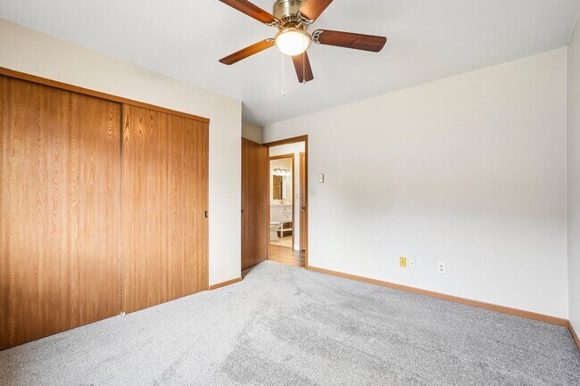 Building Photo - Renovated Private Entry 2 Bedroom Apartment Available!