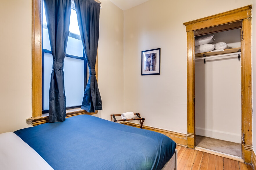 Bedroom 1 - 1648 N Oakley Ave