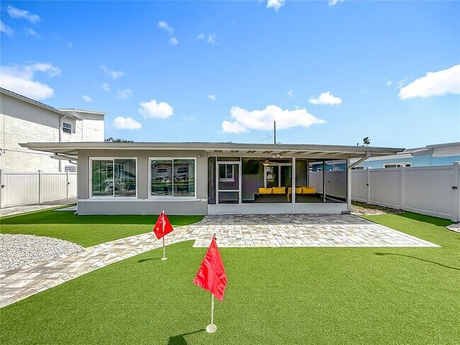 Building Photo - 572 Baywood Dr N