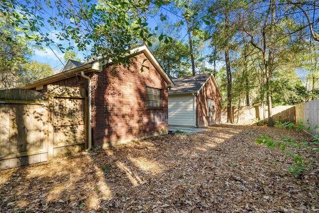 Building Photo - 2 Village Knoll Pl