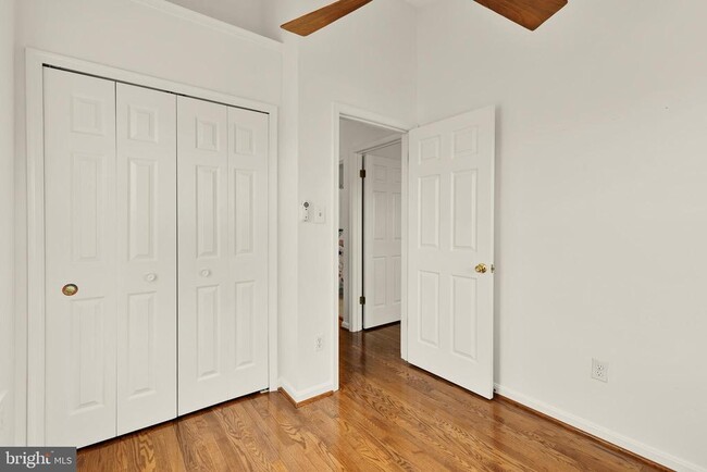 Building Photo - 1249 Quaker Hill Dr
