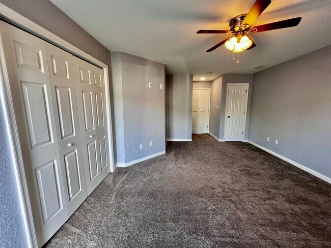 Building Photo - Tri-Level Condo – Pets Welcome, Washer & D...