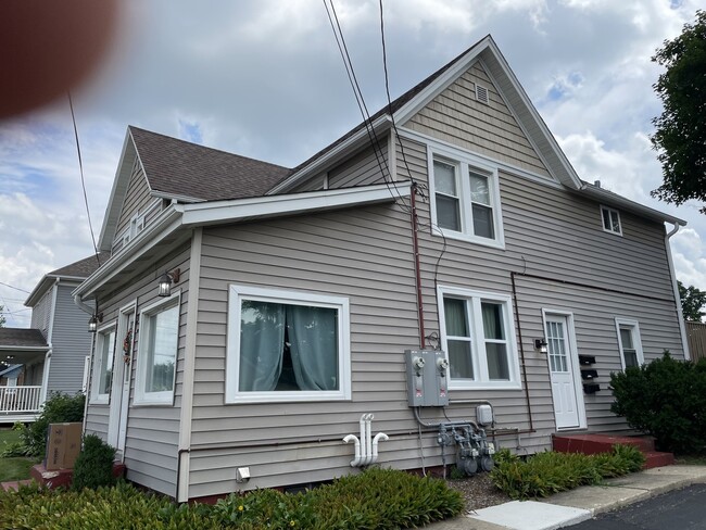 Building Photo - 33 E Main St