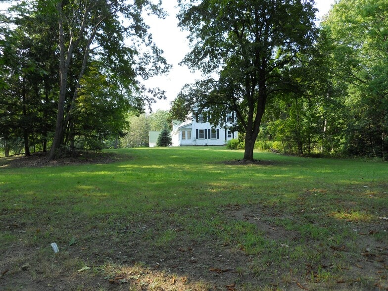 Building Photo - 66 Piscassic Rd