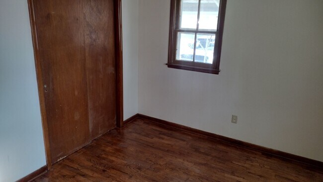 Building Photo - SINGLE FAMILY HOME IN ROSSVILLE