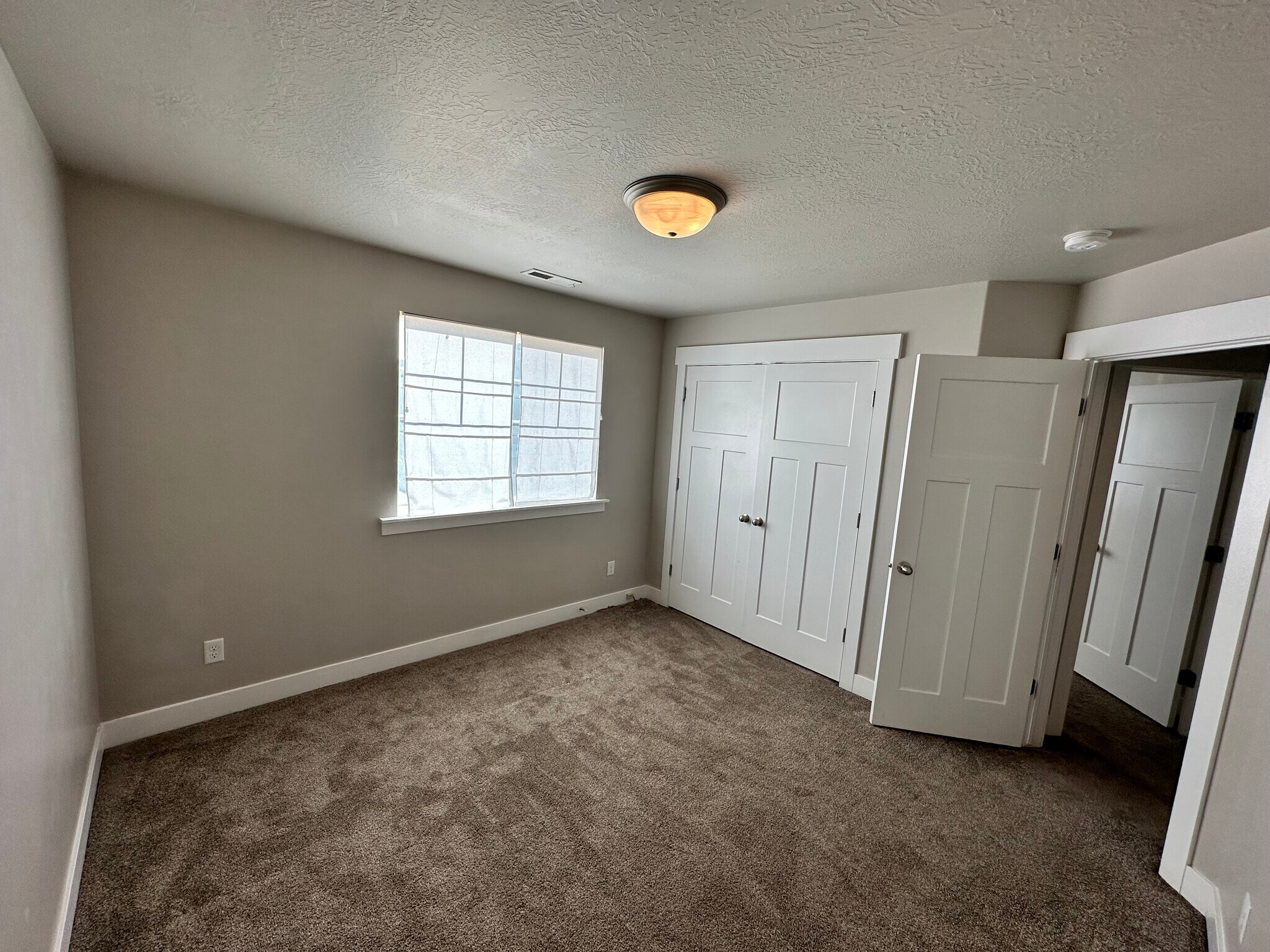 Building Photo - 989 S 2040 W