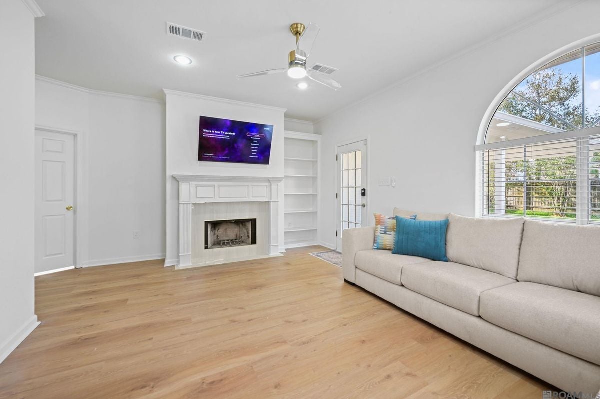 Building Photo - 18482 Lake Iris Ave