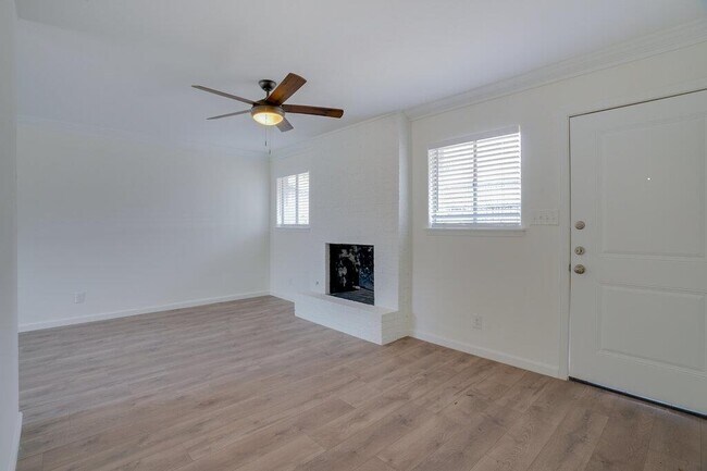 Building Photo - 304 John N Garner Cir