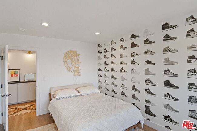 Building Photo - 5664 Coliseum St