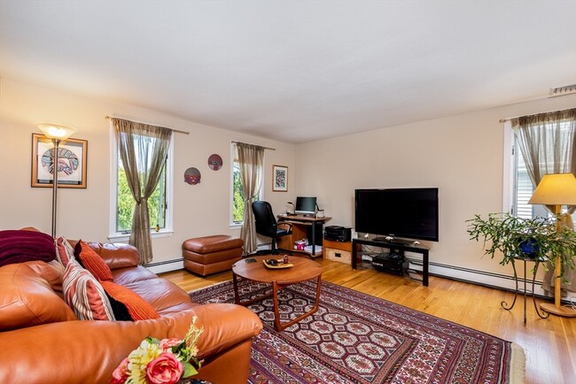 Building Photo - 8 Jackson Rd