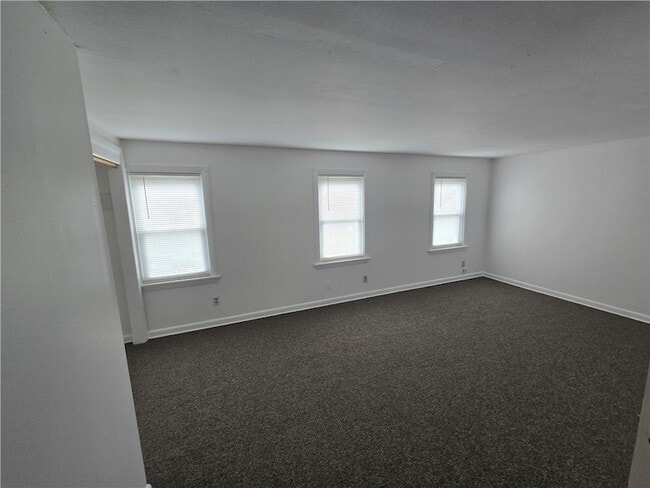 Building Photo - 93 White Rock Rd