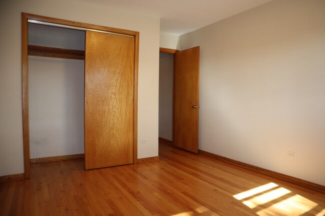 Building Photo - 2900 W 101st Pl