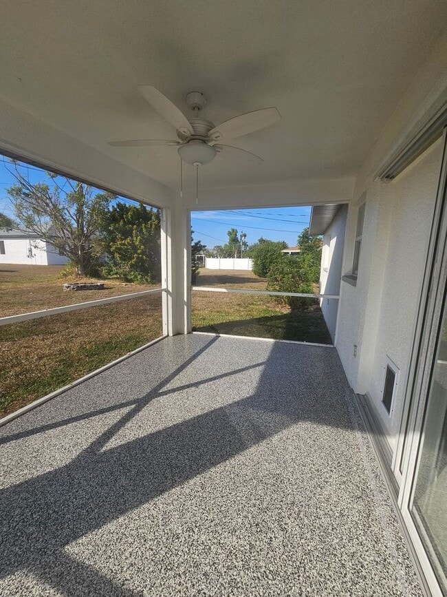 Building Photo - 3/2/2 Annual Rental Available!!