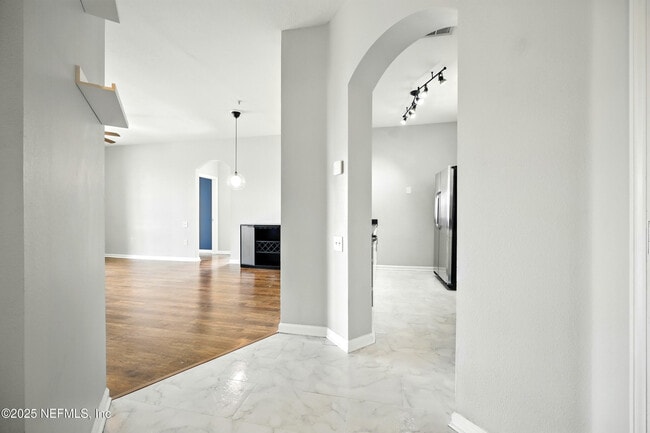 Building Photo - 7990 Baymeadows Rd