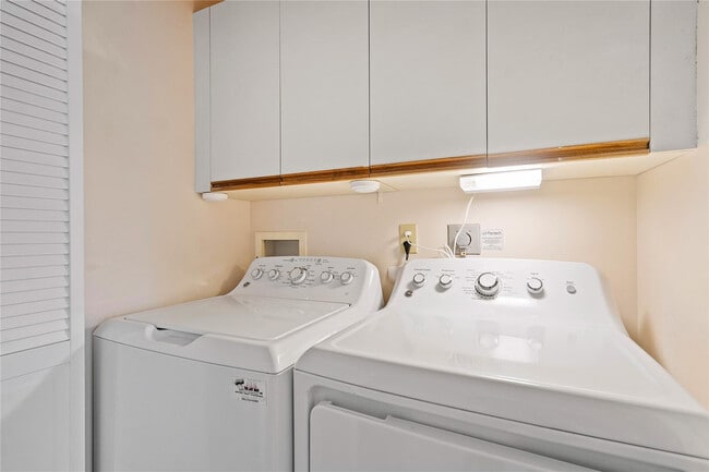 Building Photo - 302 Sea Oats Dr