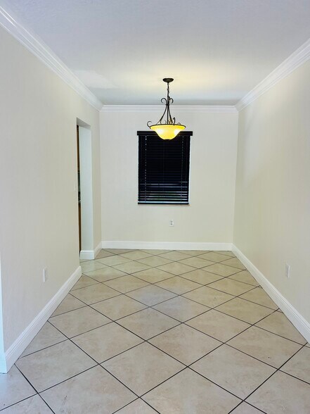 Dining room - 8601 SW 94th St
