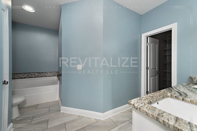 Building Photo - Modern Comfort Meets Luxury Living in Mobile