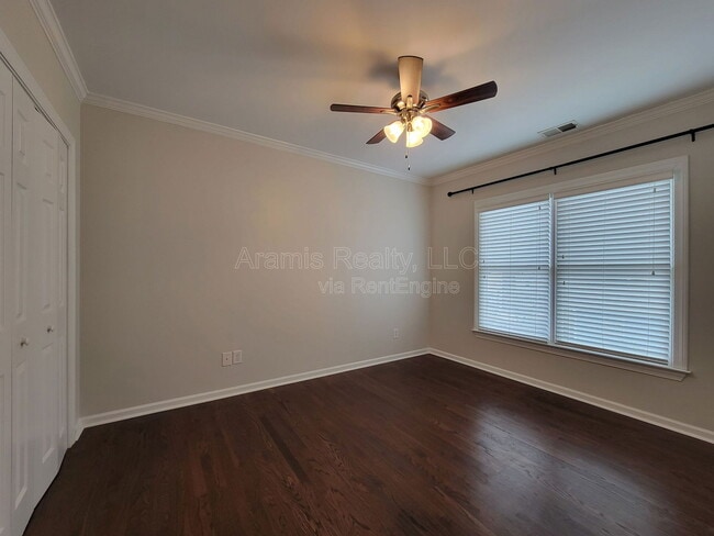 Building Photo - 3239 Osborne Rd NE