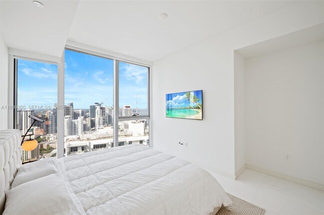 Building Photo - 300 Biscayne Blvd Way