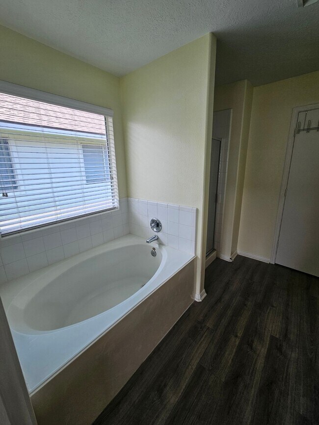 Building Photo - 12306 Scarlet River Dr