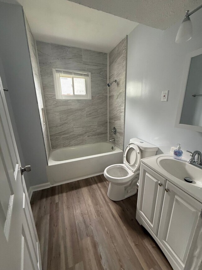 Building Photo - MAPLE HEIGHTS 4 BED SINGLE