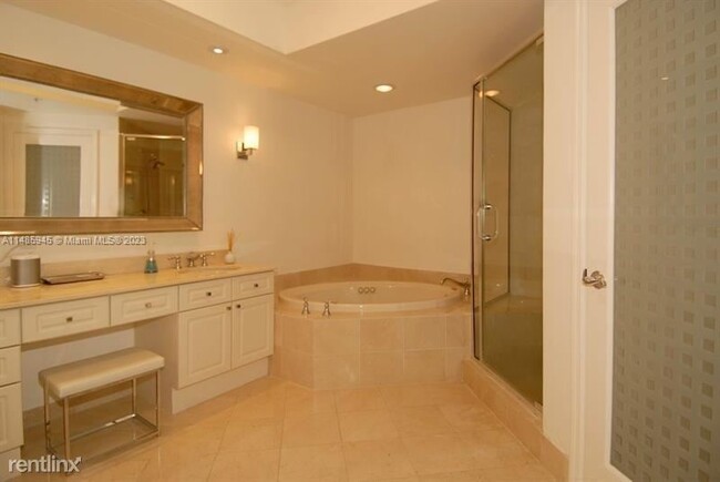 Building Photo - 3 br, 2.5 bath Condo - 6051 N Ocean Dr Apt...