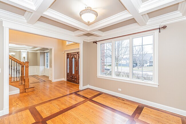 Building Photo - 361 S Elm St