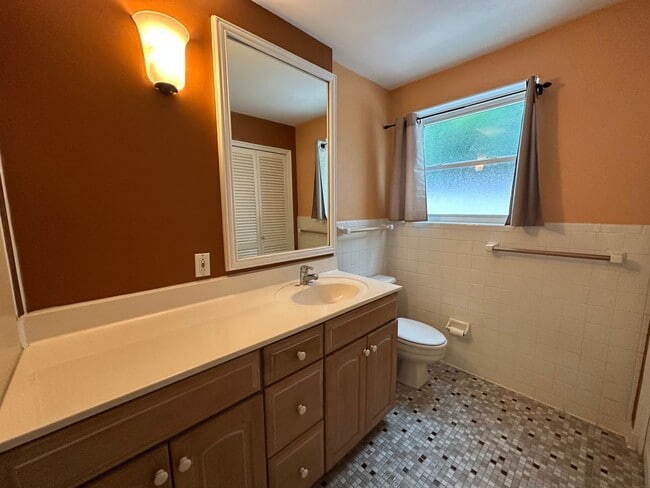 Building Photo - 3-Bedroom, 2-Bath Home Just Steps from the...