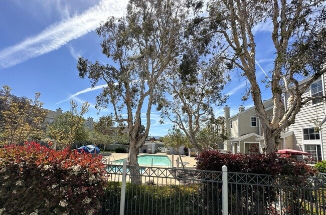 Building Photo - 1 Passage Ln