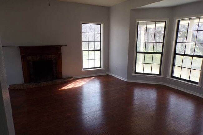 Building Photo - 1601 Co Rd 491
