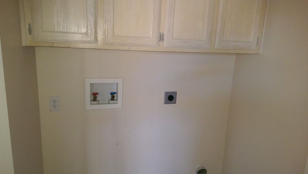 Building Photo - 825 W Bronze Dr