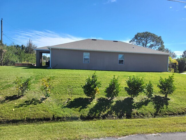 Building Photo - 599 Fredericksburg St SW