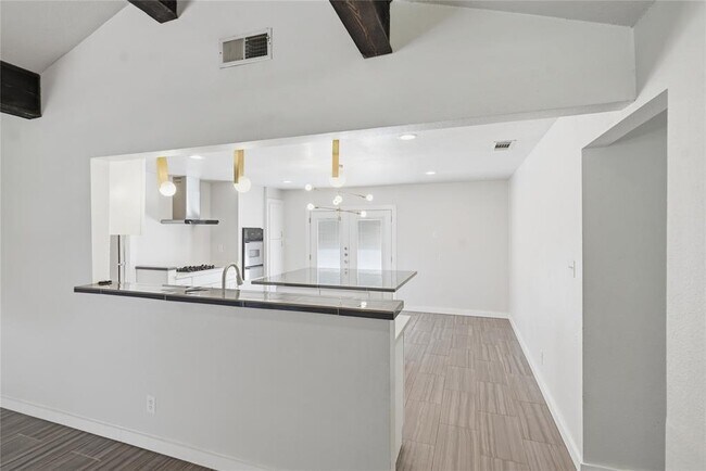 Building Photo - 5503 Basswood Ln