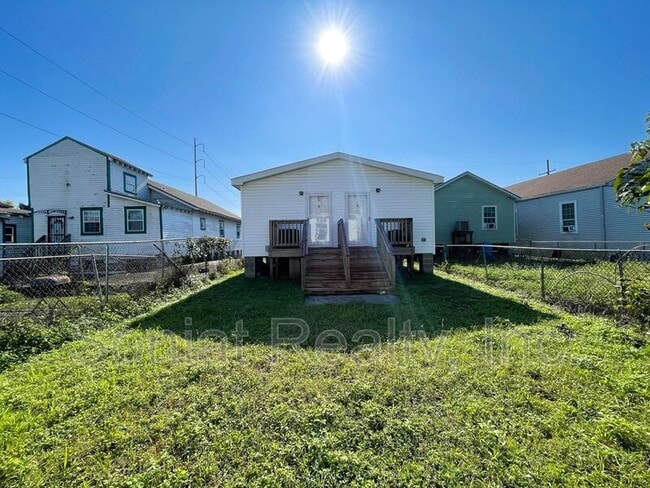 Building Photo - 2531 N Miro St