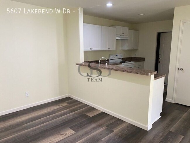 Building Photo - 5607 Lakebend W Dr