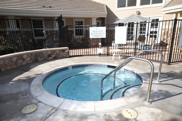 Building Photo - 3 Bed| 2 Bath | 1526 SF | Private 2 Car Garage | Condominium