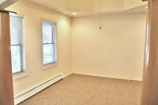 Building Photo - Detached Rental Property