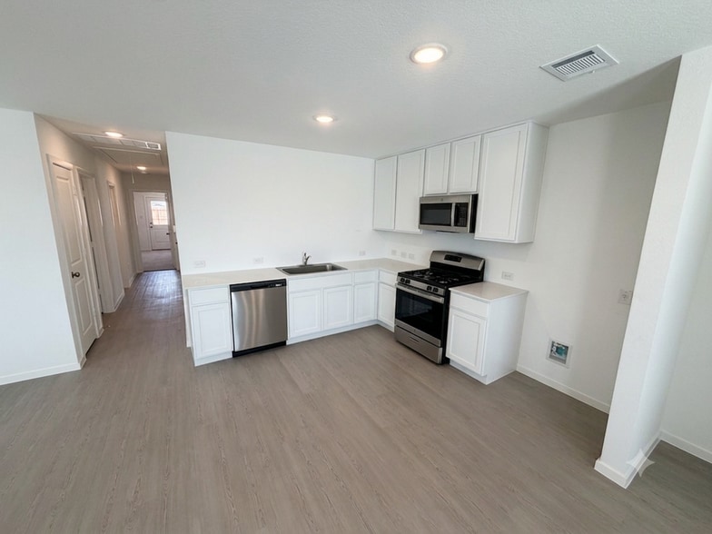 Building Photo - 6630 Coquina Cv
