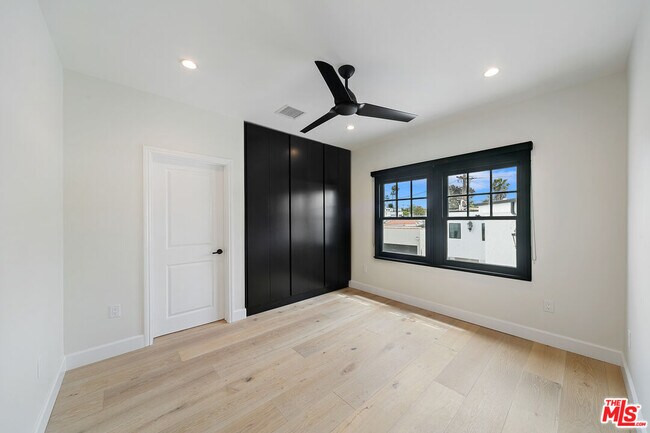Building Photo - 458 N Sierra Bonita Ave