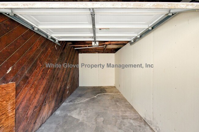 Building Photo - 136 E Ash Ave
