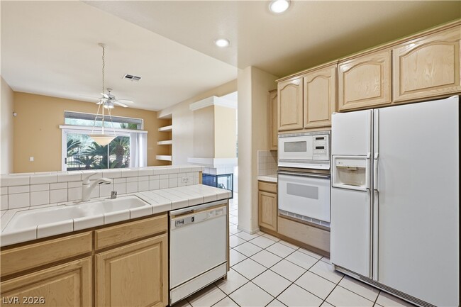 Building Photo - 9236 Eagle Ridge Dr