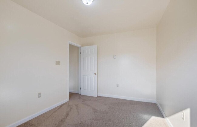 Building Photo - Open House Sat 20th 5 - 6 PM - Please Stop By