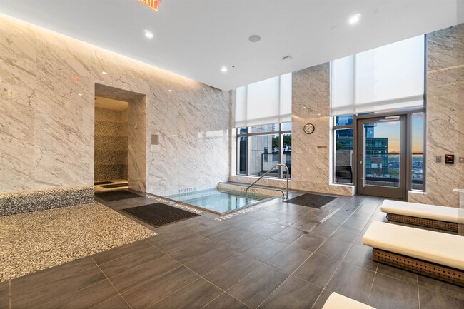 Building Photo - 99 Hudson St