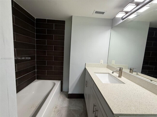 Building Photo - 4885 Arjaro Dr