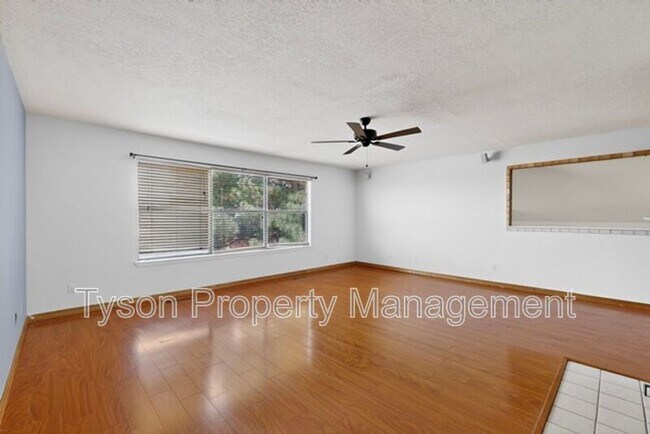 Building Photo - 9230 Osuna Pl NE