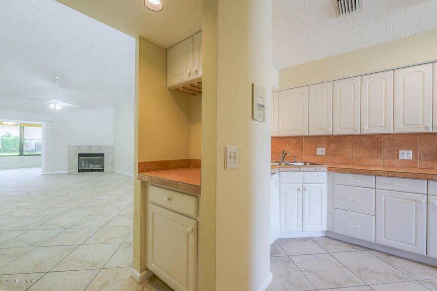 Building Photo - 172 La Pasada Cir S