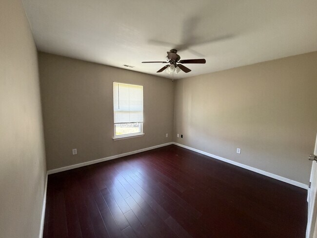 Building Photo - 2005 Handel Ct