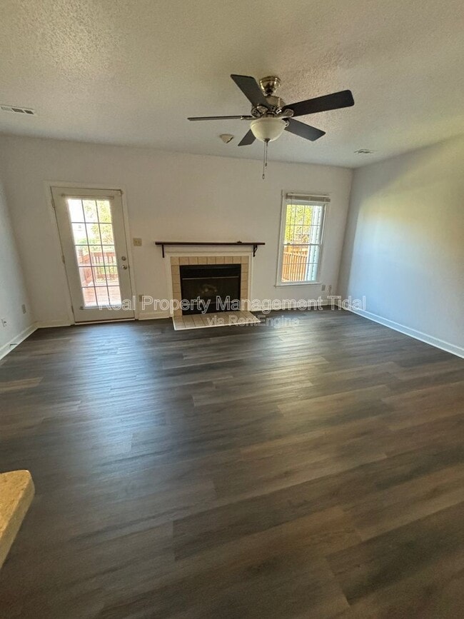 Building Photo - 610 Guy Ln