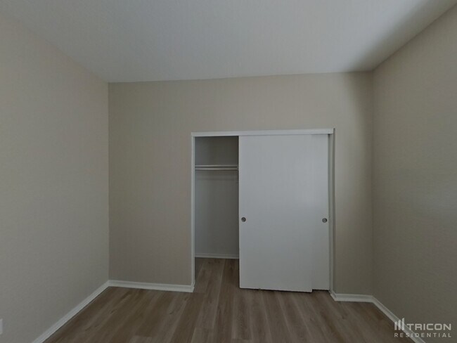 Building Photo - 9015 W Gibson Ln